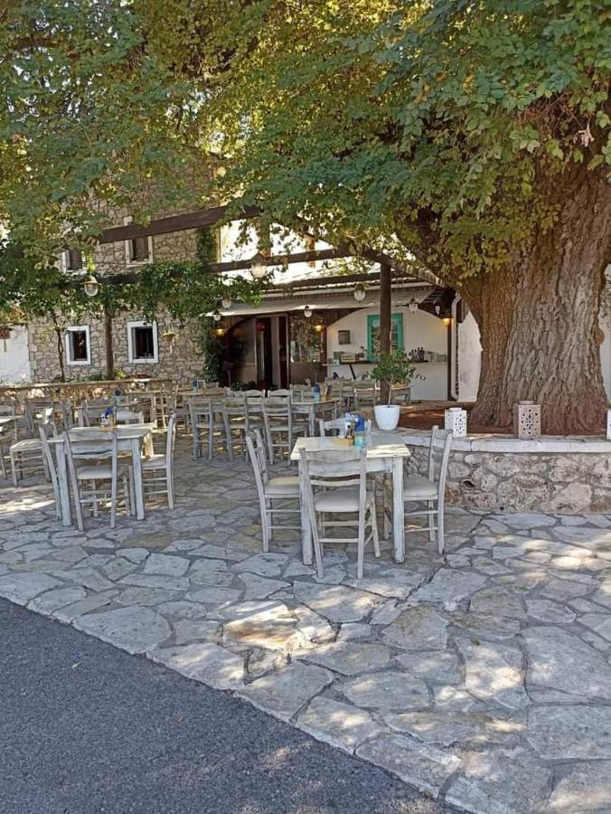 Lovely Studio In Strinilas With Its Own Pool Luaran gambar