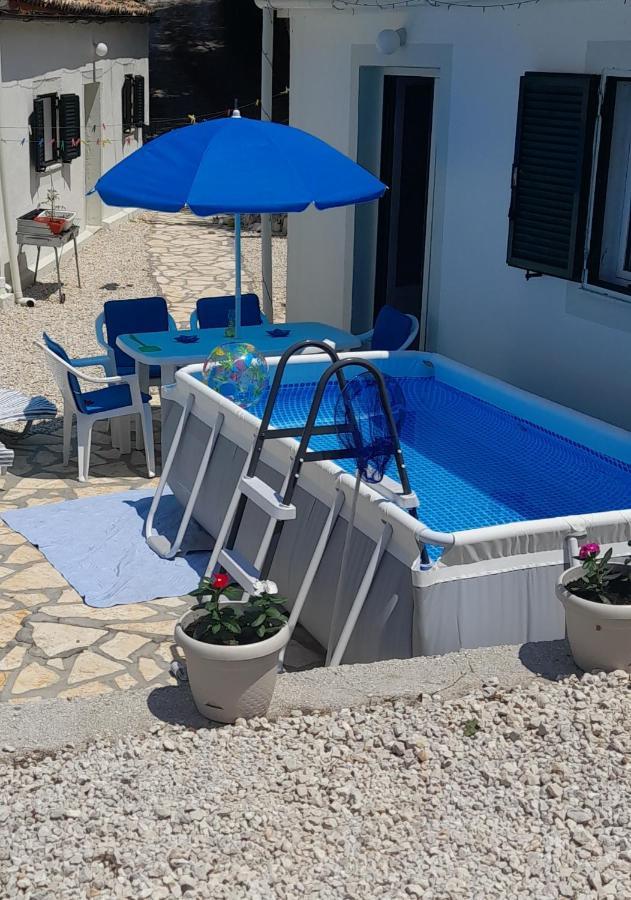 Lovely Studio In Strinilas With Its Own Pool Luaran gambar