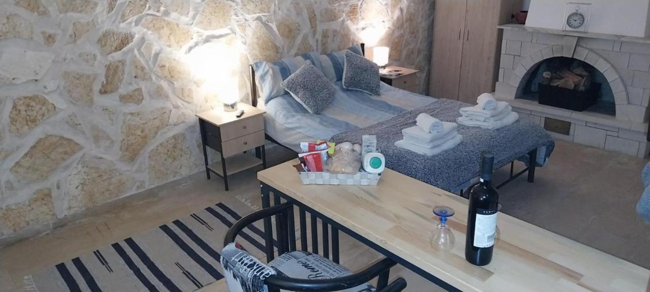 Lovely Studio In Strinilas With Its Own Pool Luaran gambar