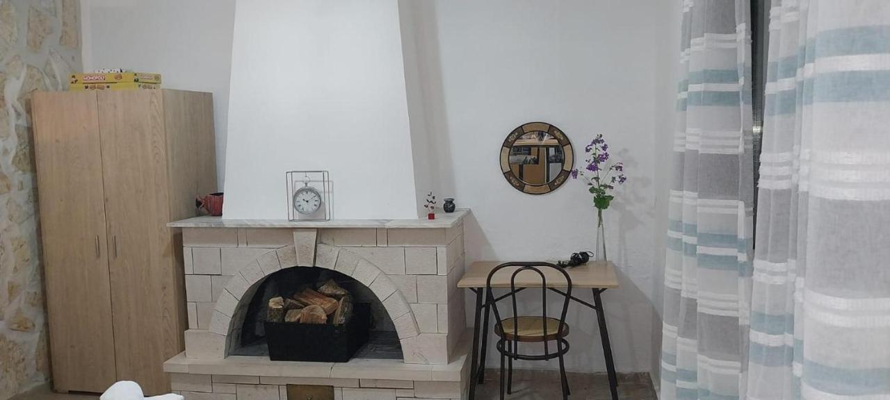 Lovely Studio In Strinilas With Its Own Pool Luaran gambar
