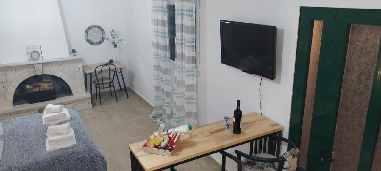 Lovely Studio In Strinilas With Its Own Pool Luaran gambar