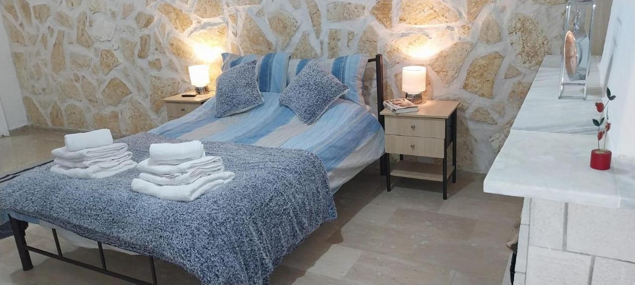 Lovely Studio In Strinilas With Its Own Pool Luaran gambar