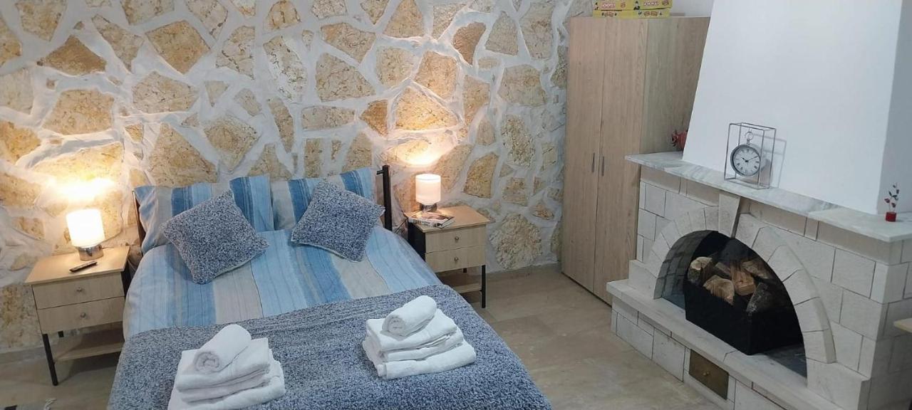 Lovely Studio In Strinilas With Its Own Pool Luaran gambar