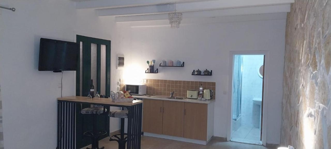 Lovely Studio In Strinilas With Its Own Pool Luaran gambar
