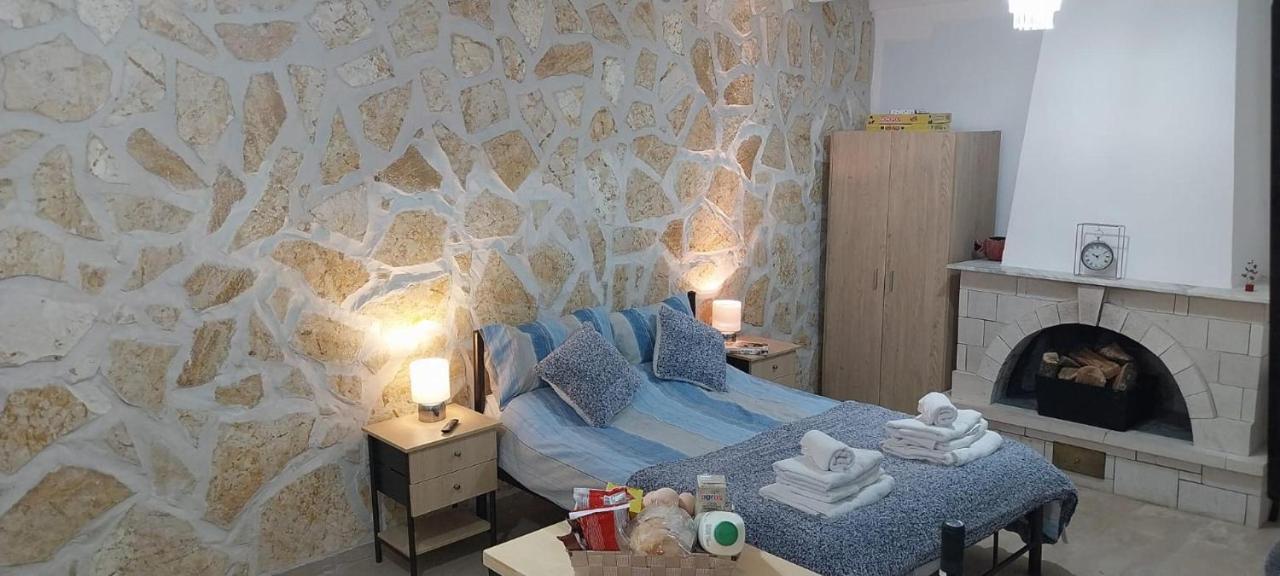 Lovely Studio In Strinilas With Its Own Pool Luaran gambar