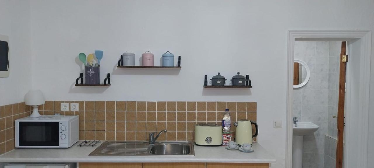 Lovely Studio In Strinilas With Its Own Pool Luaran gambar