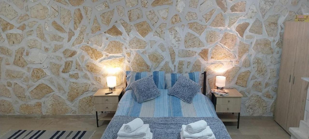Lovely Studio In Strinilas With Its Own Pool Luaran gambar